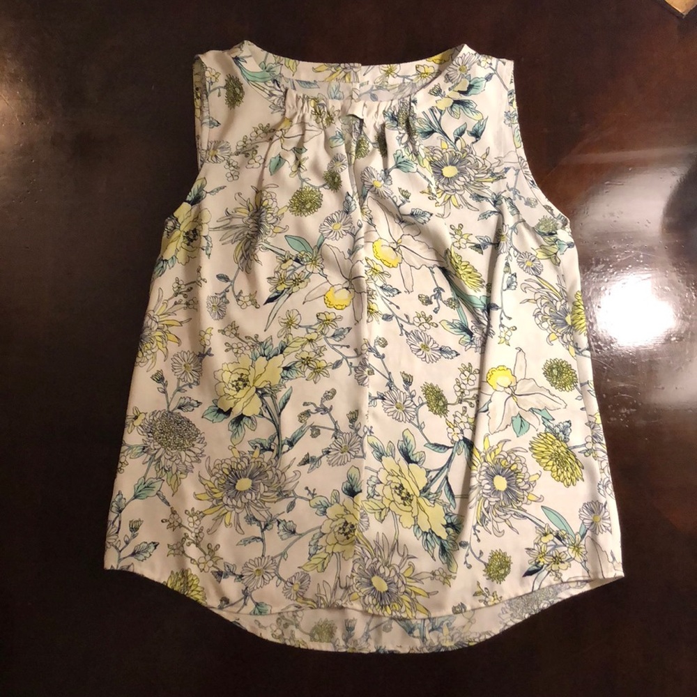 Floral keyhole tank